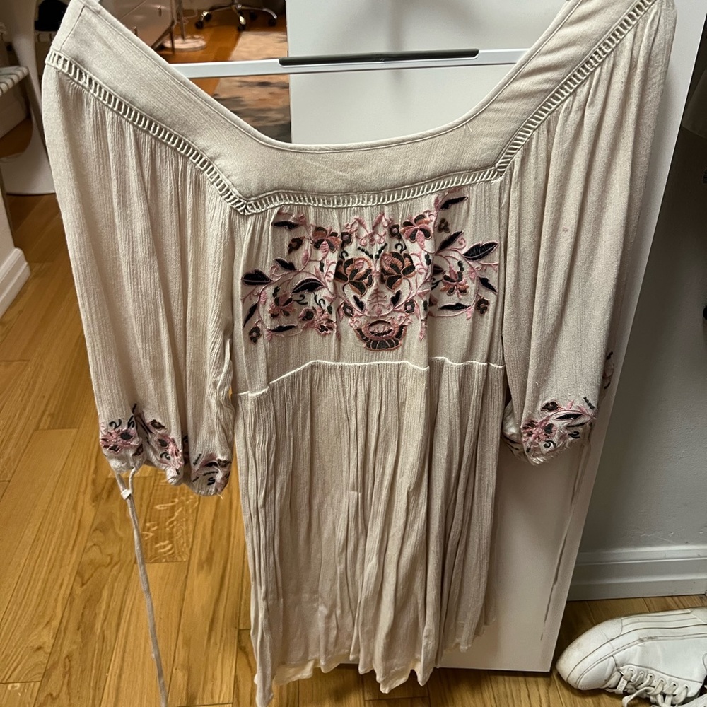 August winds dress, size small, mid knee length, cream with floral